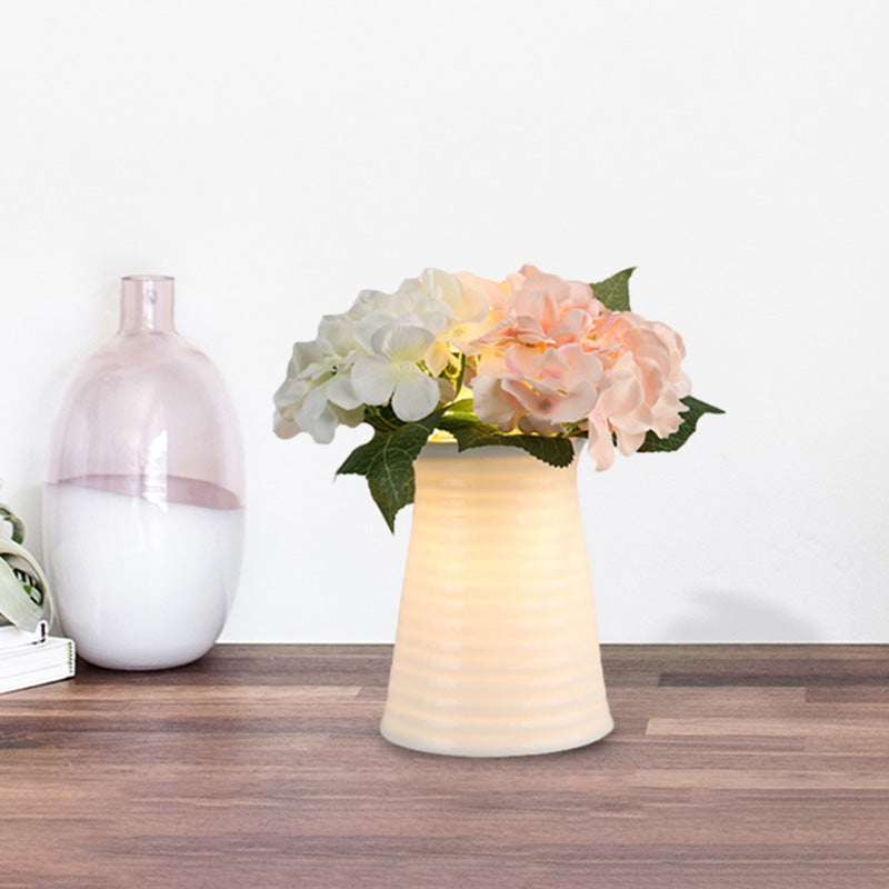 Luna - Elegante lámpara de noche esmaltada Art Déco para una sala de estar romántica