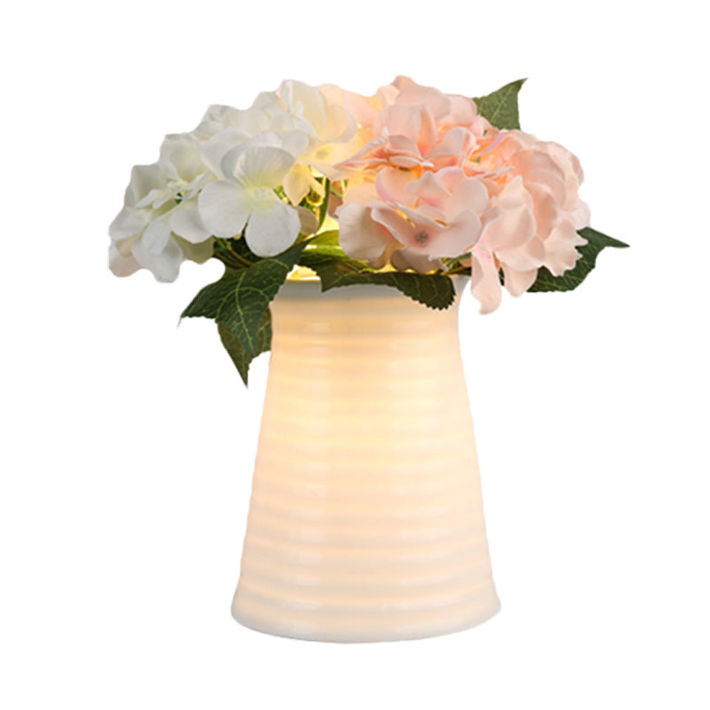 Luna - Elegante lámpara de noche esmaltada Art Déco para una sala de estar romántica