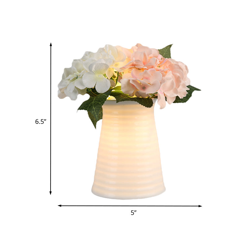 Luna - Elegante lámpara de noche esmaltada Art Déco para una sala de estar romántica