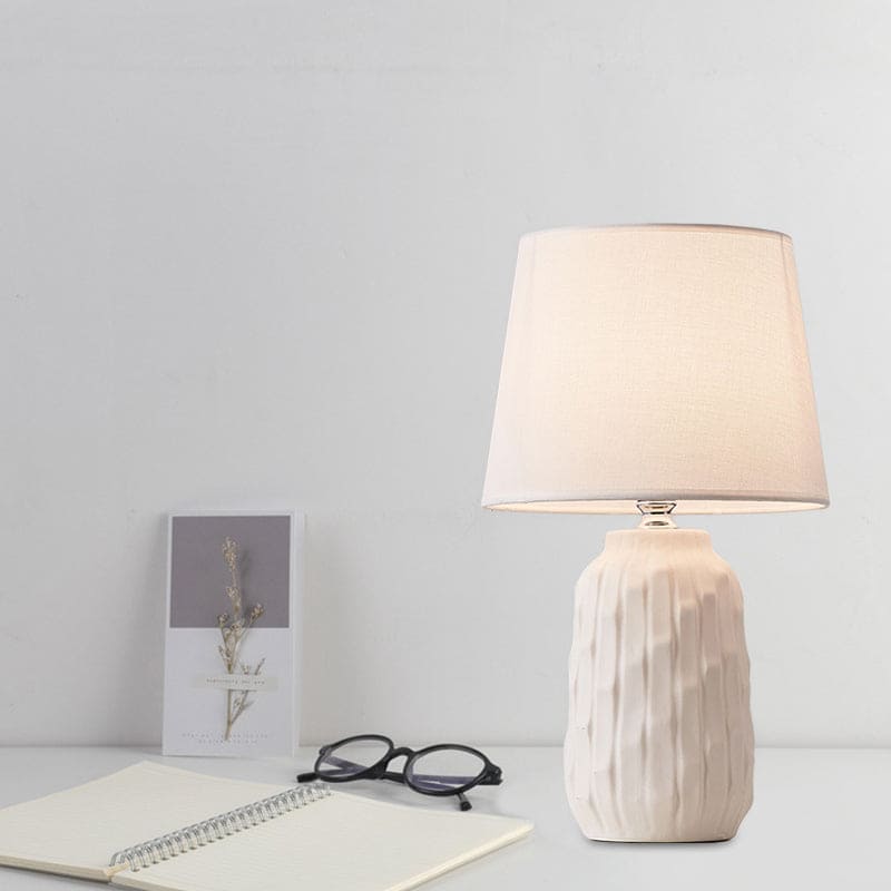 Eclat - Lámpara de mesa de diseño con grifos toelopende kap y cilindrische keramische voet