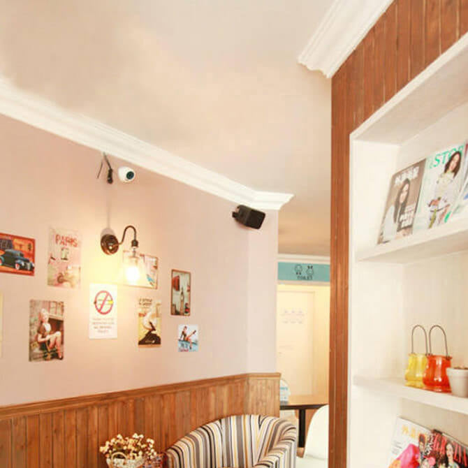 VintageGlow - Lámpara de pared industrial de estilo vintage con un soporte vidriado