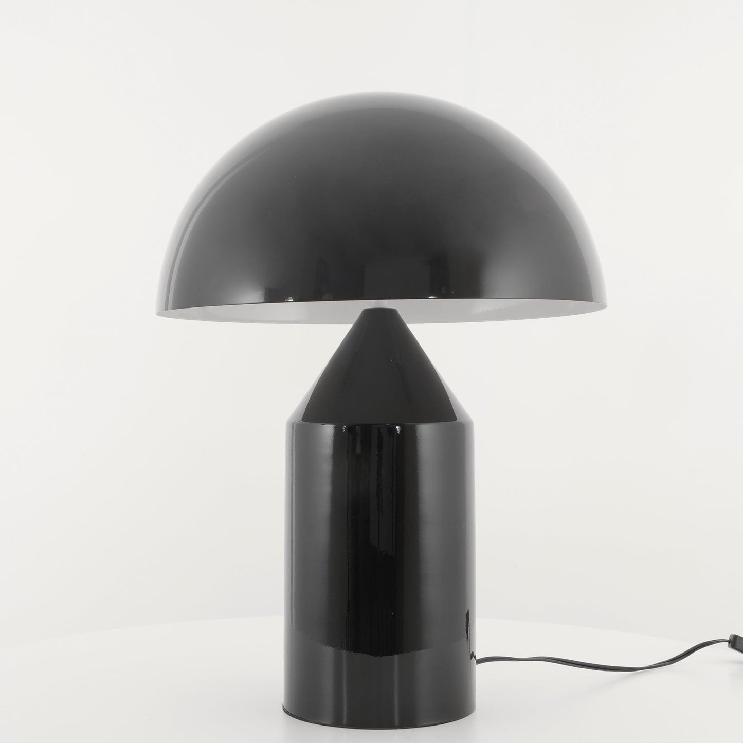 Lámpara de mesa de metal Atollo