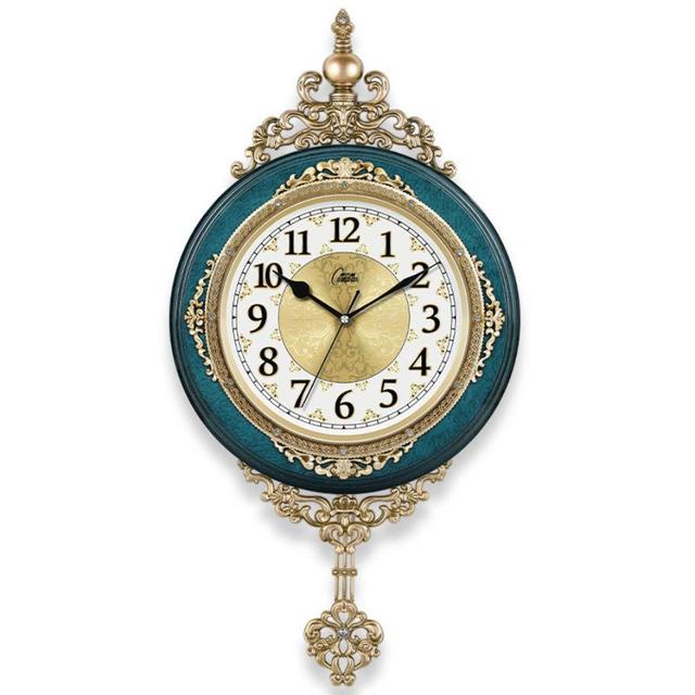 Reloj de pared retro en estilo europeo