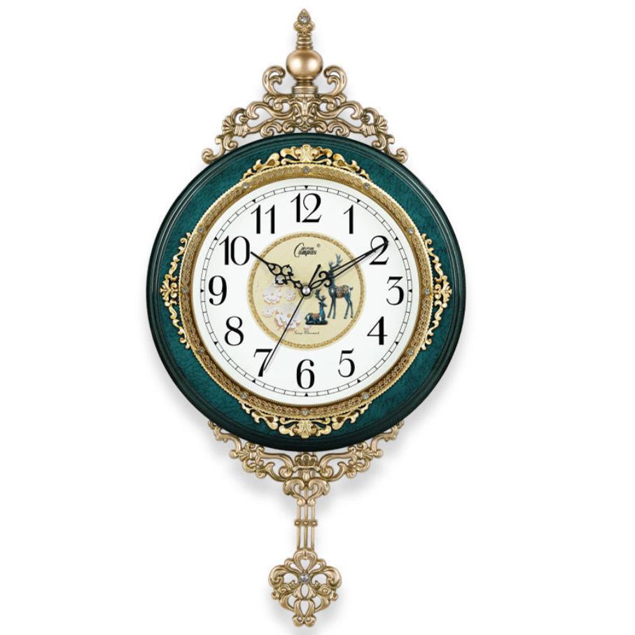 Reloj de pared retro en estilo europeo