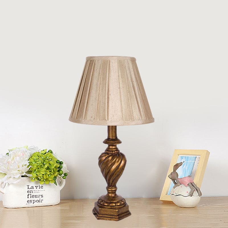 LuminaDesign - Geplisseerde Bedlamp met Hars Fontein Voet