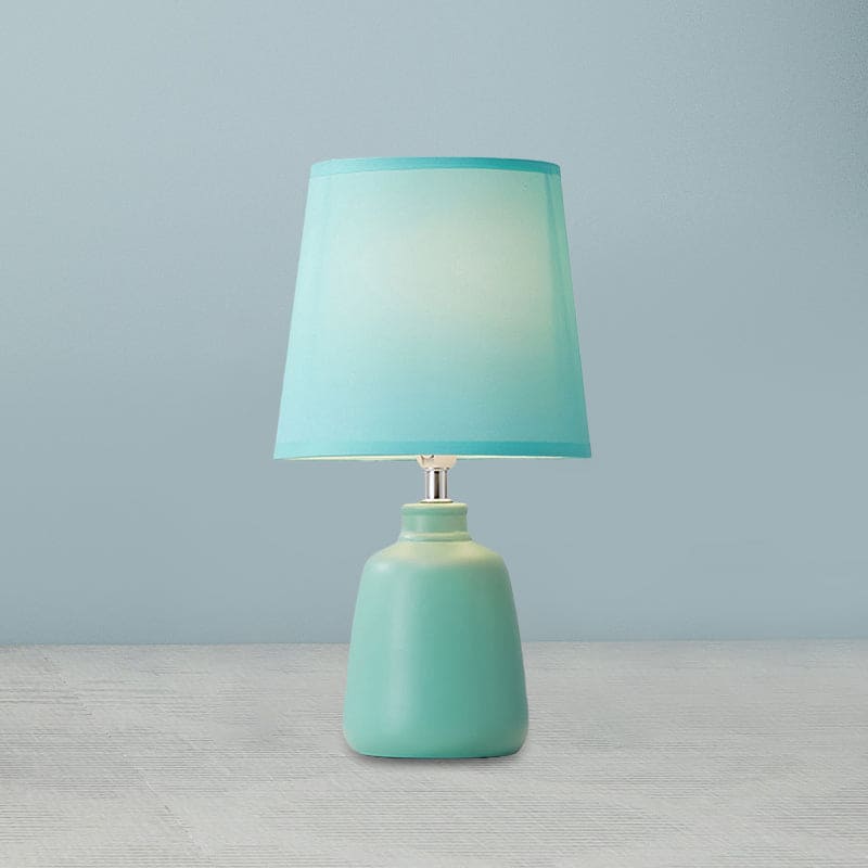 LisaLight - Nordic Fabric Tapered Bedside Lamp met keramische vaasvoet