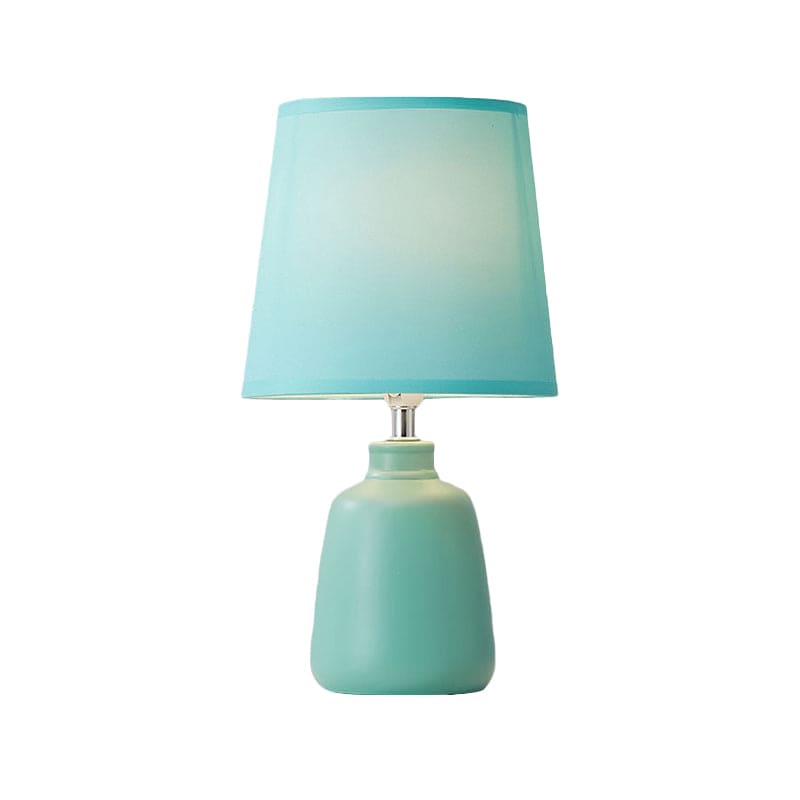 LisaLight - Nordic Fabric Tapered Bedside Lamp met keramische vaasvoet