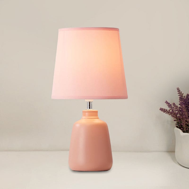 LisaLight - Nordic Fabric Tapered Bedside Lamp met keramische vaasvoet