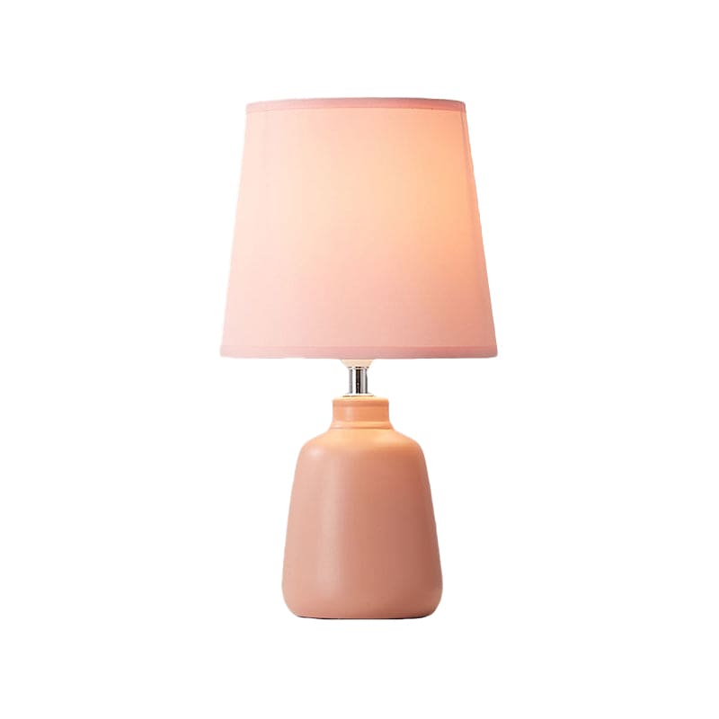 LisaLight - Nordic Fabric Tapered Bedside Lamp met keramische vaasvoet