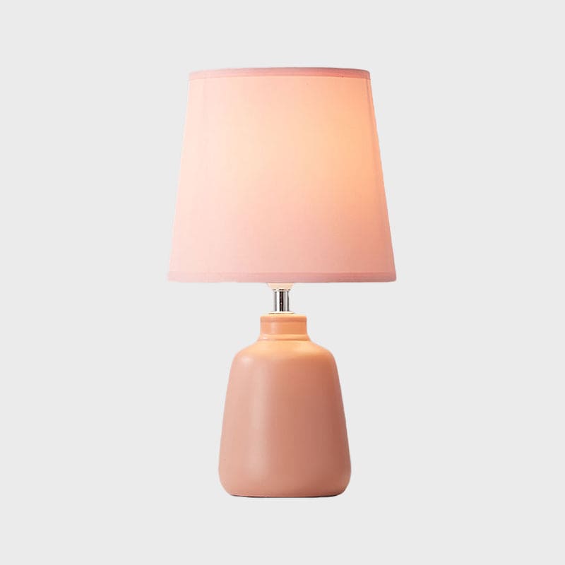 LisaLight - Nordic Fabric Tapered Bedside Lamp met keramische vaasvoet