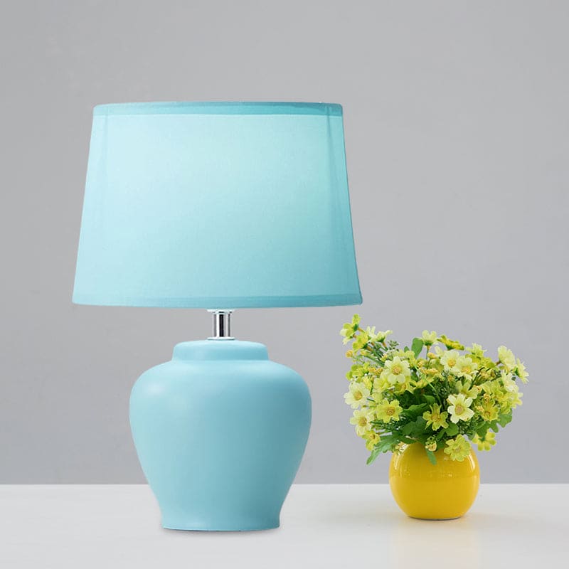 LisaLight - Nordic Fabric Tapered Bedside Lamp met keramische vaasvoet