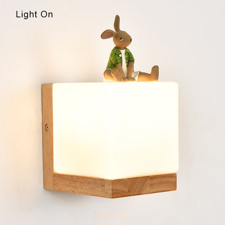 EcoShine - Moderne wandlamp van hout met kubusvormige sokkel