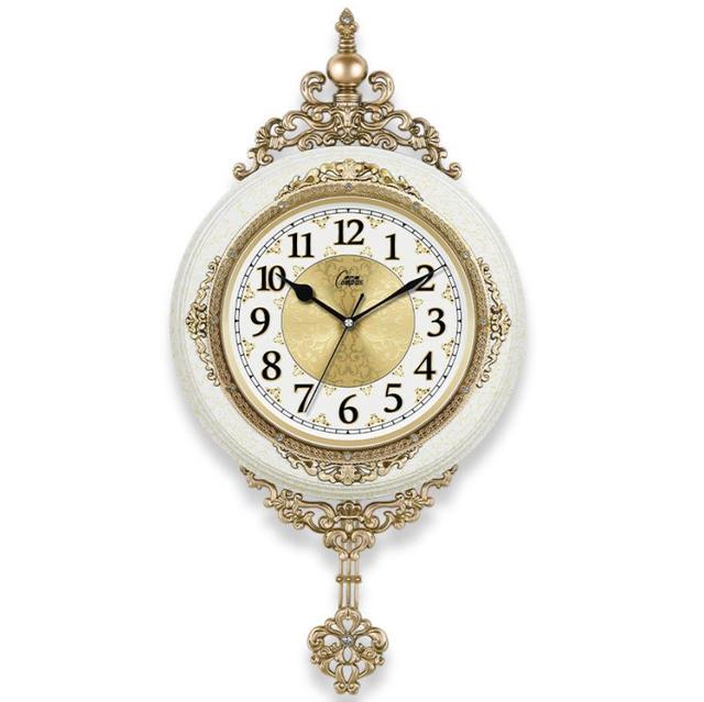 Reloj de pared retro en estilo europeo
