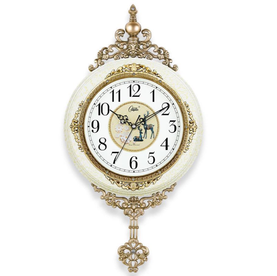 Reloj de pared retro en estilo europeo